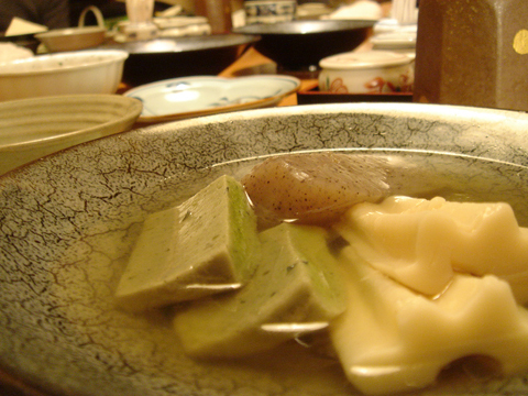 Oden_1_at_izakaya_in_Ginza_by_yajico.jpg